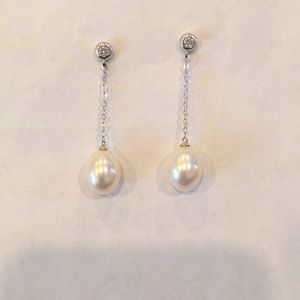 Iridesse diamond pearl drop earrings in white gold.